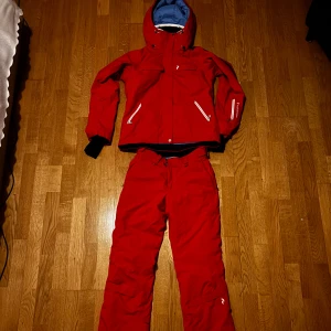 Peak Performance skidställ - Säljer ett Peak Performance skidställ Aldrig använt, är bra för skidor och snowboard, köpt för ca 5500 kr, kan gå ner i pris vid snabb affär. Frågor komm pv!