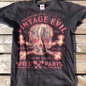 En t-shirt - Endast använd ett fåtal gånger