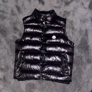 Moncler Väst - Strlk 3(M) Moncler Väst old school versionen. 7/10 condition. 