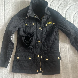 Jacka från Barbour  - Snygg jacka från Barbour st 34🌸