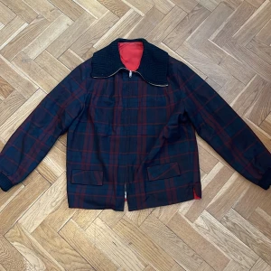 Plaid jacka - Röd insida