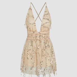 Champagnefärgad klänning med paljetter - Säljer en oanvänd klänning från cider! Nypris:329kr