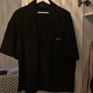 Prada overshirt - Prada skjorta/overshirt storlek XL men sitter som Large