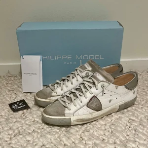 Phillips model - Allt og, fint skick. Nypris ligger på 340€≈3860kr. Storlek 42 men passar 41 och 43 också.