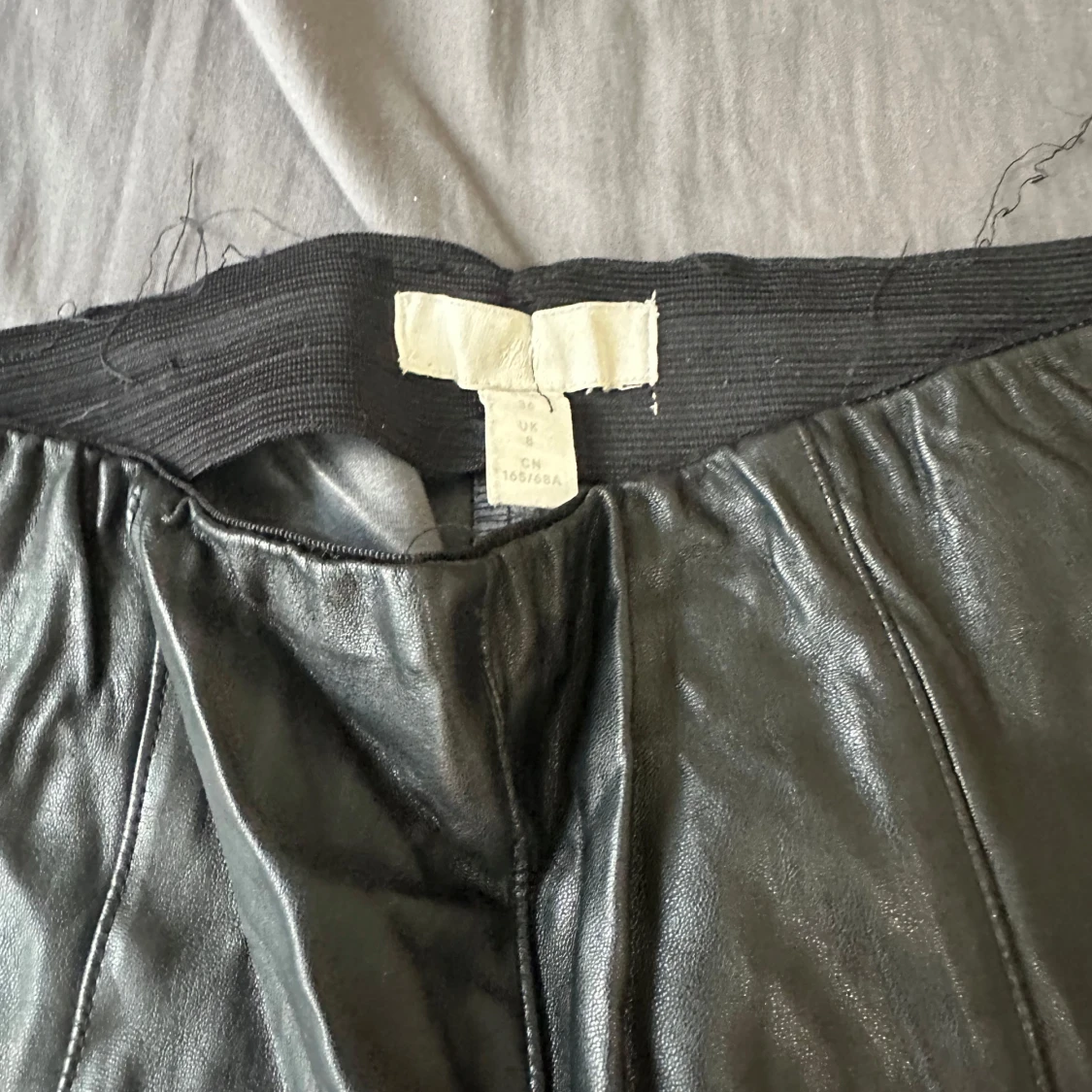 Läder byxor från H&M  - 91