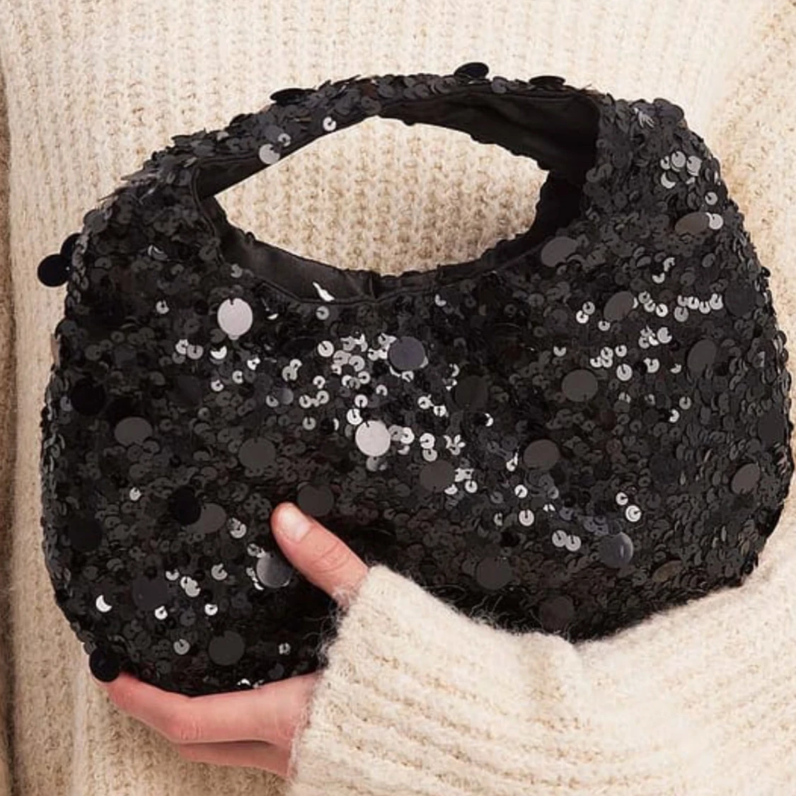 Svart väska med paljetter