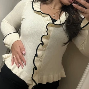 Söt kofta ✨😍 - Söt kofta använd 1 gång bara så den är som ny 😍🥰 storlek xs/s (jag har Stl S) och är 152cm