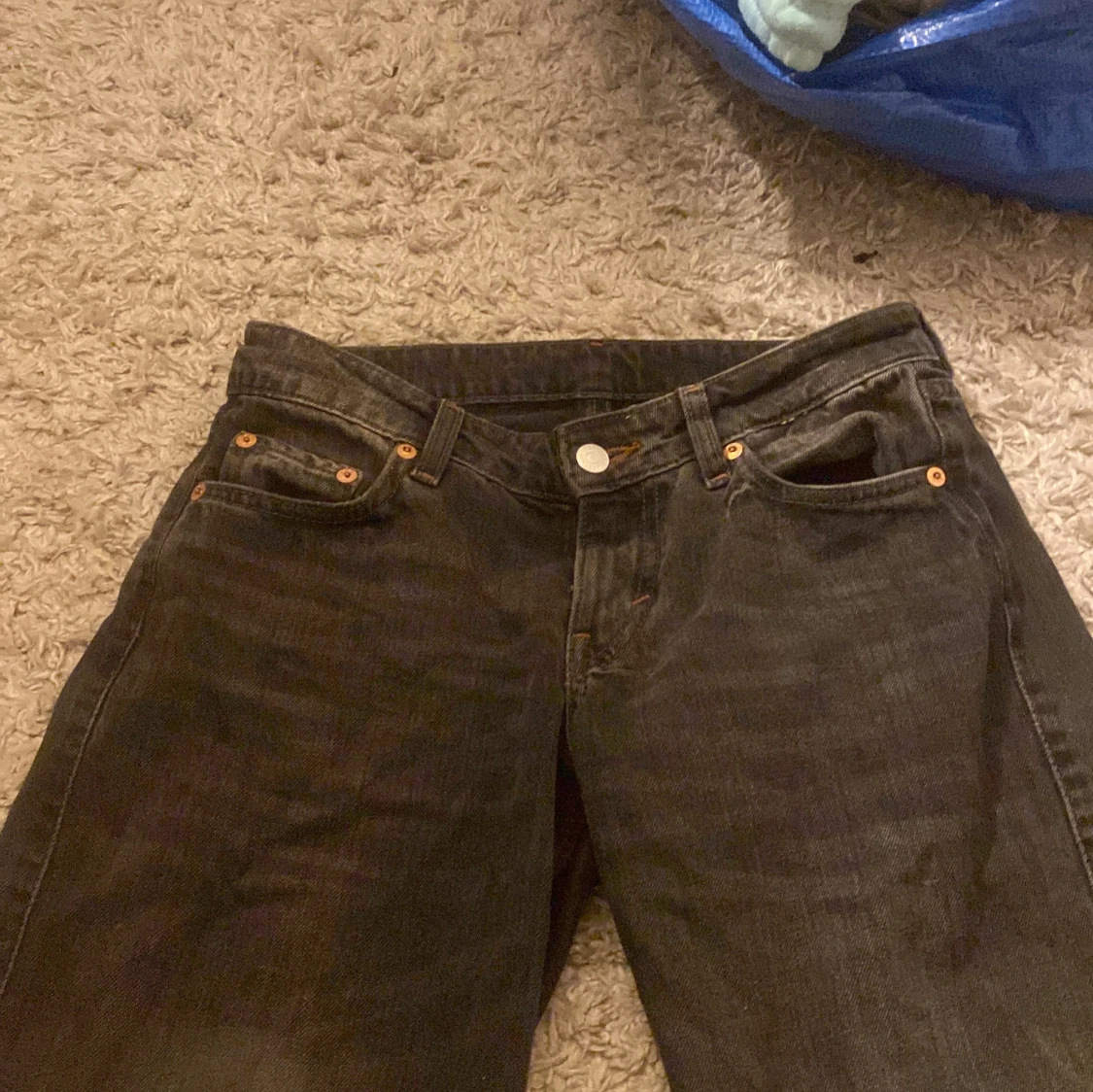 hej säljer ett par super snygga jeans från weekday  - 93