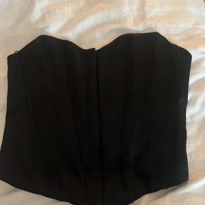Svart korsett från zara - Svart korsett från zara storlek m