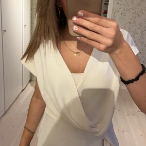 Zara blus - jättefin blus från Zara😍 men jag tyckte bara inte om den i vit och den kom inte till användning, nästan aldrig använd 