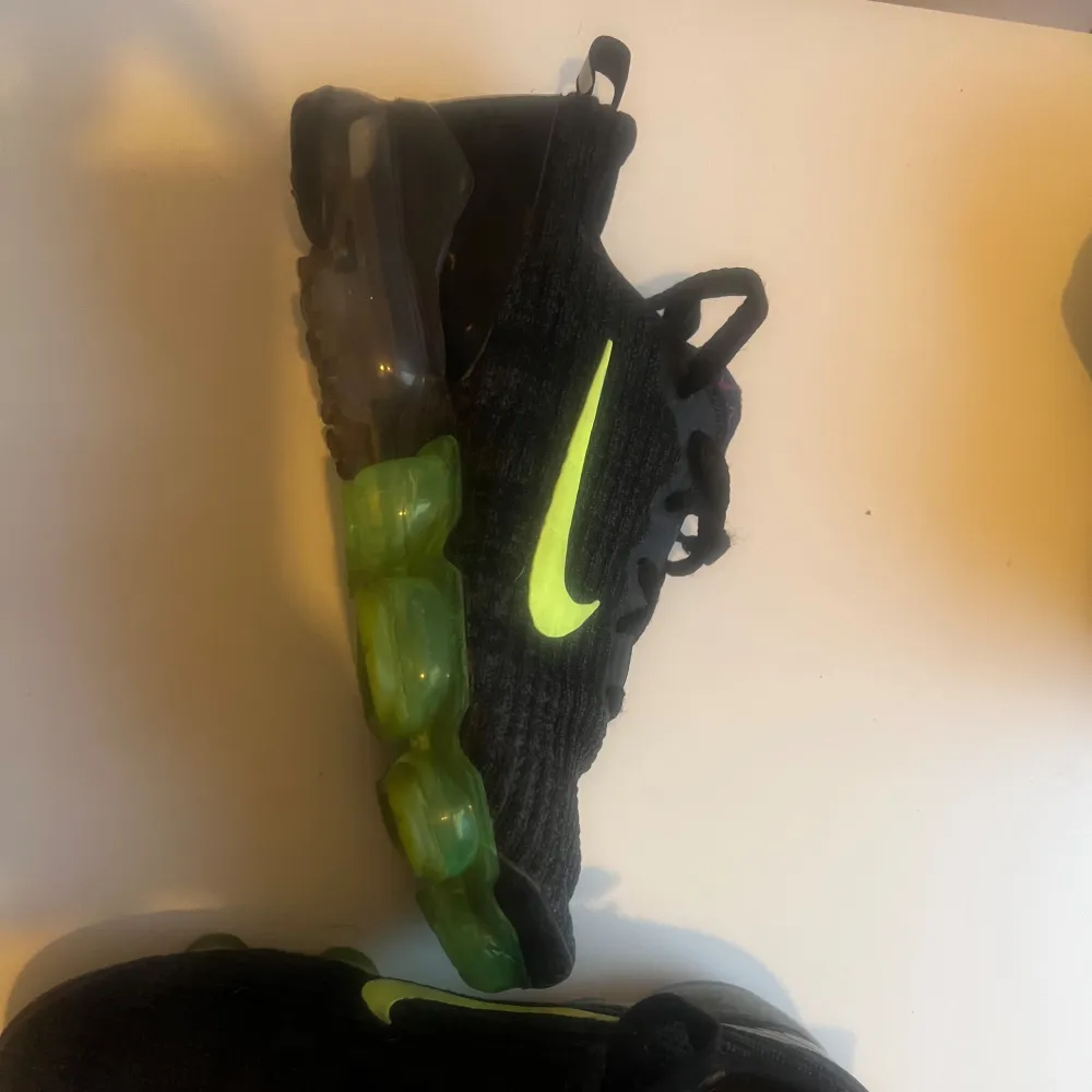 Nike Vapormax storlek 37,5 Använda på gymmet ett fåtal gånger . Skor.