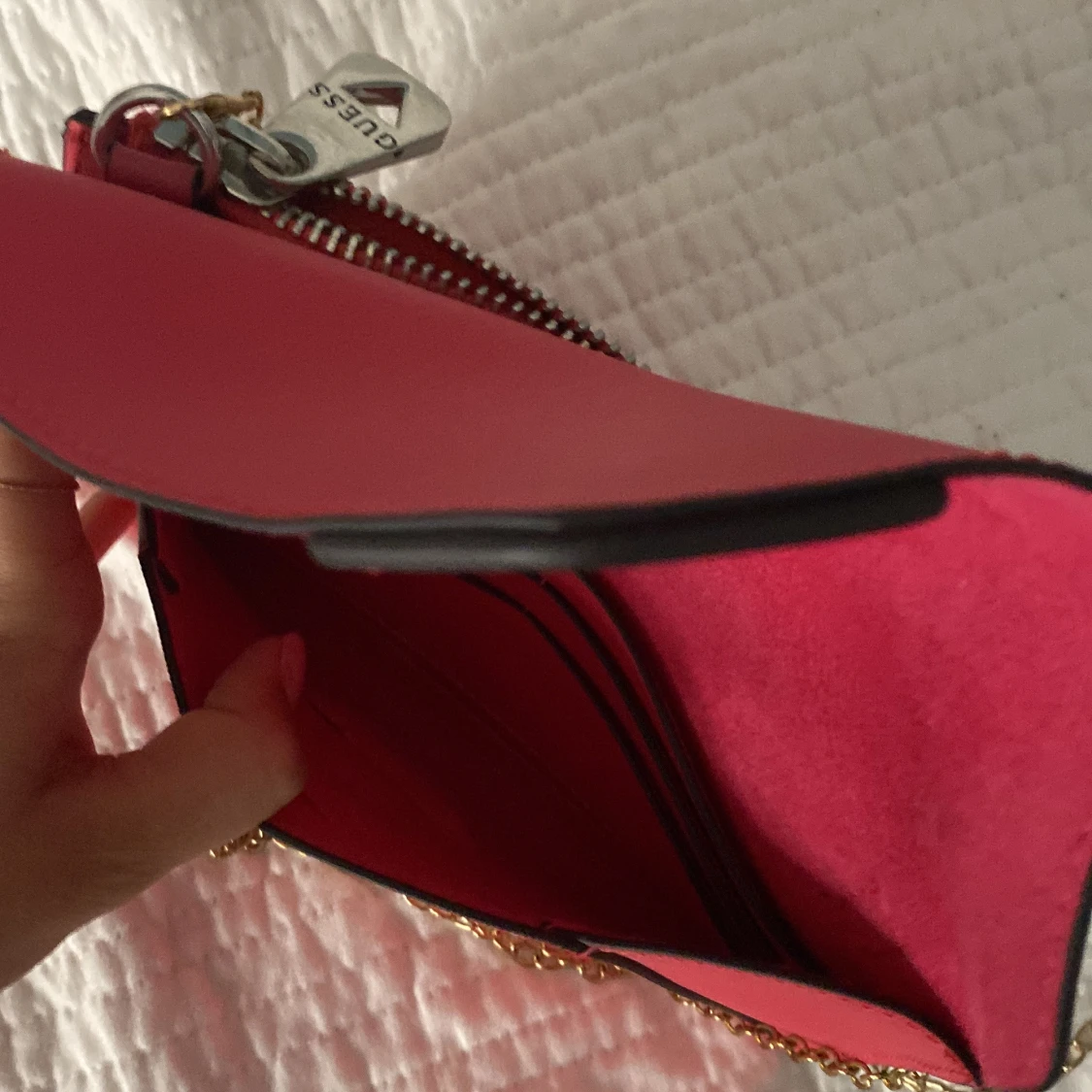 Röd kuvertväska från Guess - 93