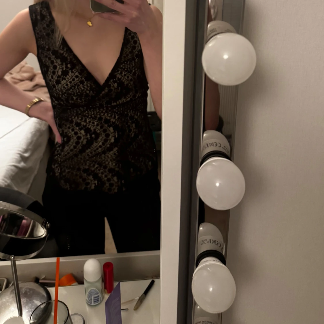 Svart spetslinne med mönster - 90