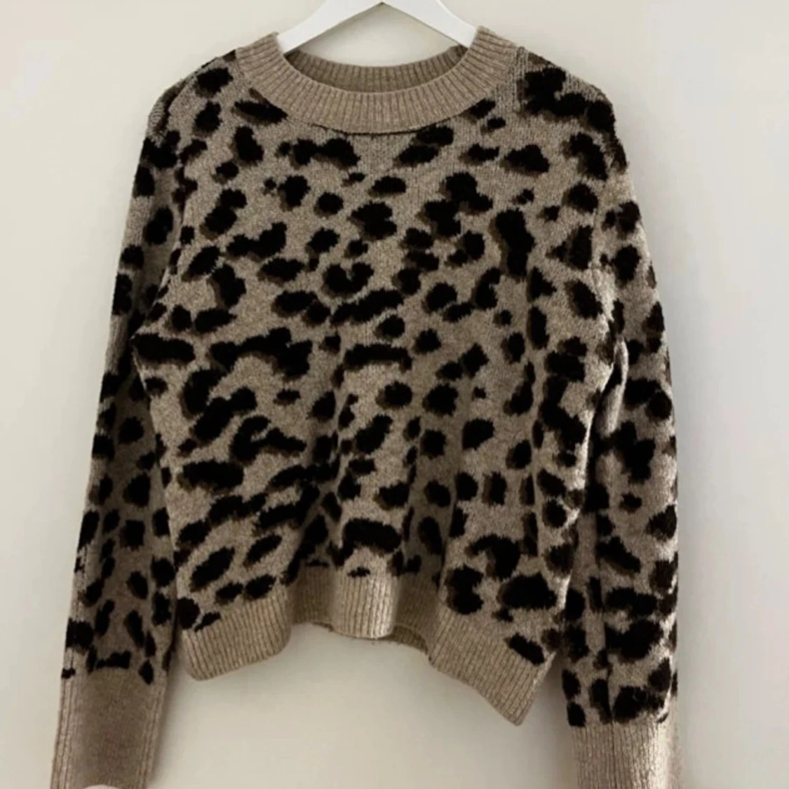 Leopardmönstrad tröja