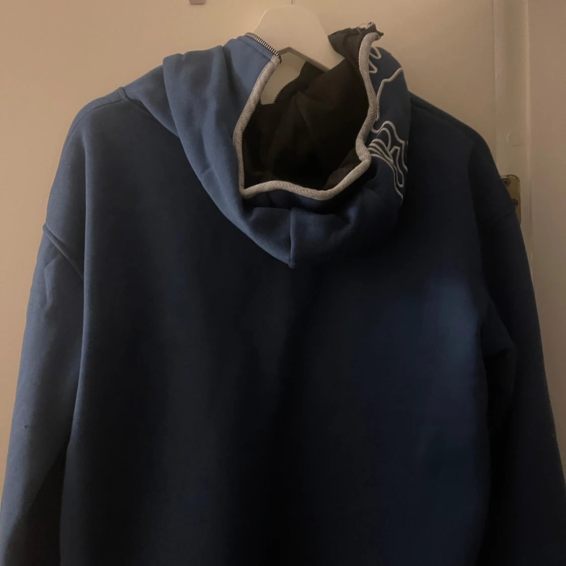 Mörkblå hoodie med dragkedja - 90