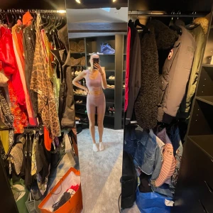 Rosa träningstopp och leggings och shorts - Säljer ett set med rosa träningstopp och matchande leggings och shorts. Toppen är ärmlös och tight, perfekt för gymmet eller yoga. Leggingsen har en hög midja och sitter skönt på kroppen. Setet är i mycket bra skick och passar perfekt för dig som vill träna med stil. Jag är 180 och de är för korta för mig! 