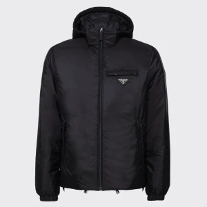 PRADA Nylon down jacket  - Säljer denna otroligt feta Prada jackan, nypris ligger på 21300. Har lagning vid vänster framficka, men inget som syns tydligt. 8/10 i skick. Inget og men betalt äkthetsintyg medföljer köpet. Storlek 52, passar L perfekt 
