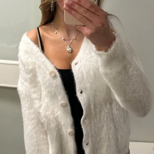 Vit kofta - En superfin fluffig vit kofta!!❤️