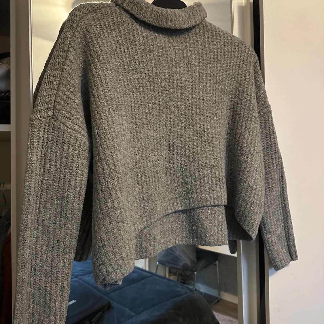 Grå stickad polotröja - 90