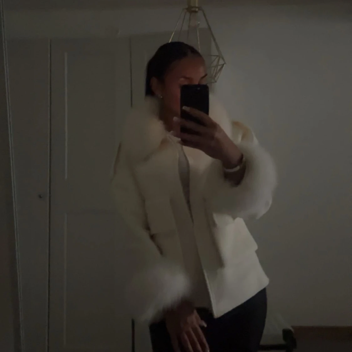 Vit kappa med päls - 91