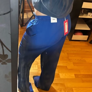 Blå chillbyxor/kostym - Säljer då jag har näst intill lika dana byxor 💕