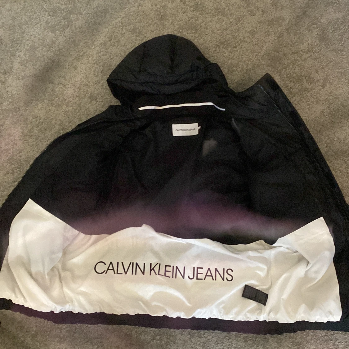 Svart pufferjacka från Calvin Klein Jeans - 90