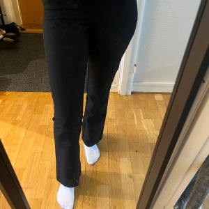 Kostymbyxor Bikbok - Jättefina kostymbyxor från Bikbok i en rak modell🥰