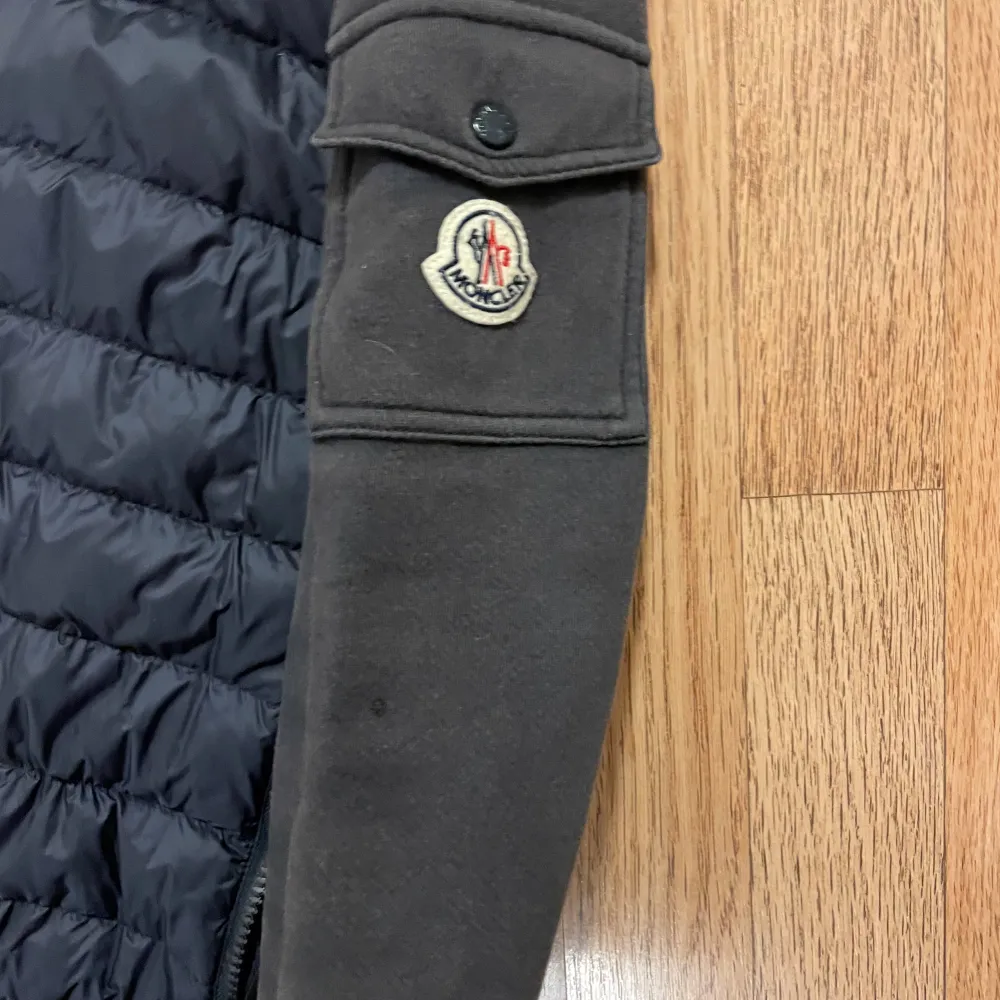 Äkta moncler Jacka.Jag köpte den för 9000 tusen . Jackor.