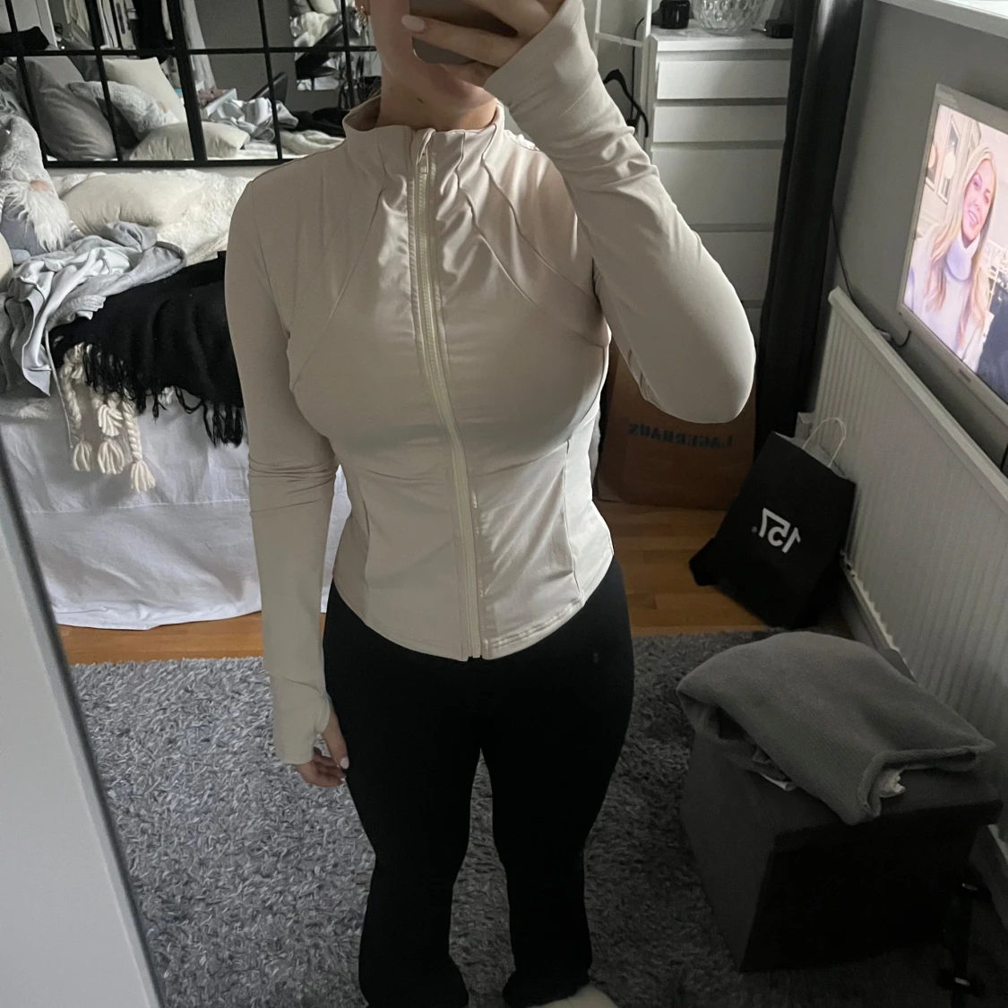 Beige långärmad tröja med dragkedja