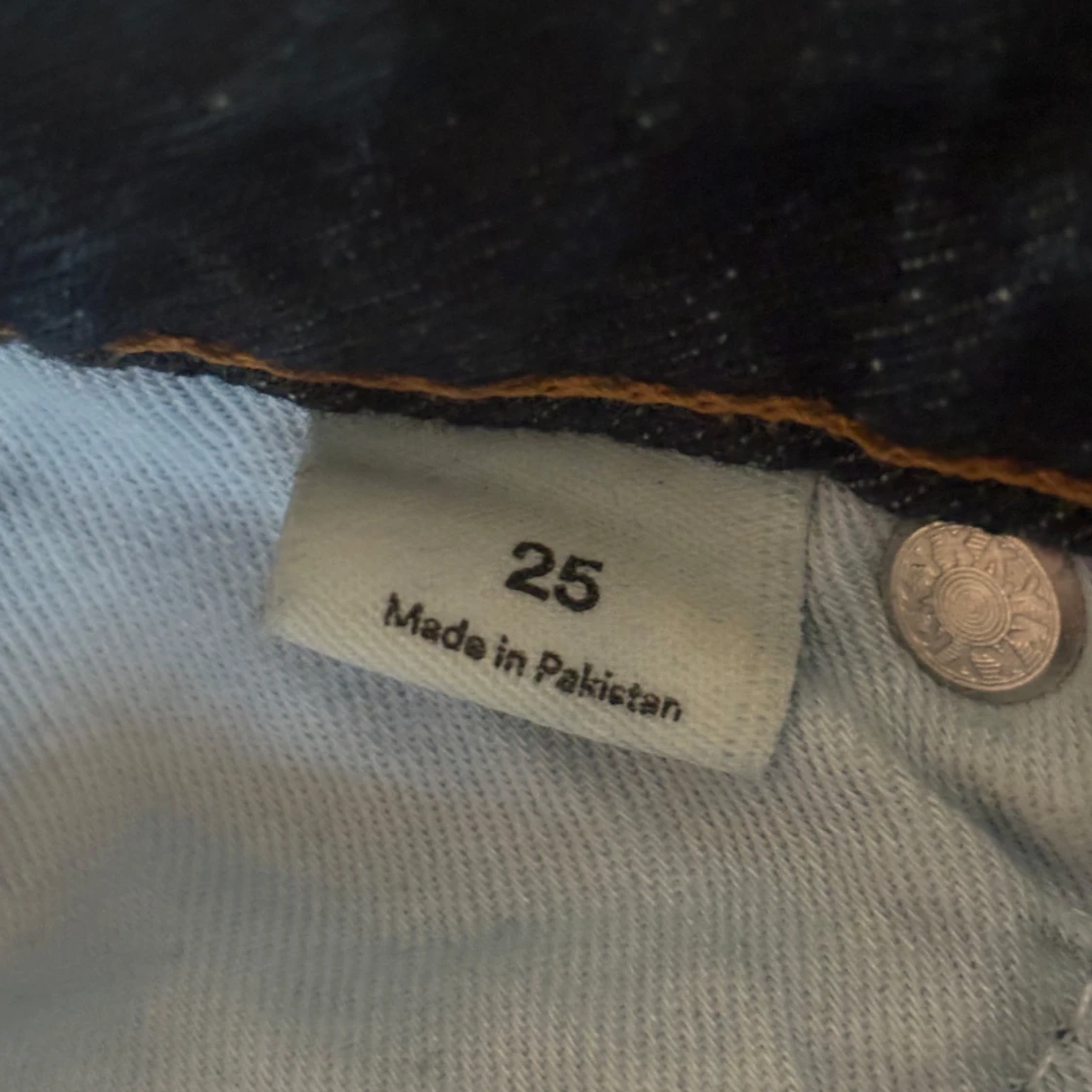 Blå jeans från Monki, bootcut och low waist - 92