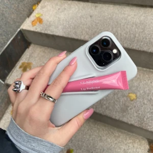 AMORE UF - På vårat uf företag säljer vi dessa mobilskal! Vi finns på Instagram och TikTok där vi heter Amore.uf!💋