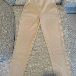 Beige kostymbyxor - Beiga kostymbyxor🤎