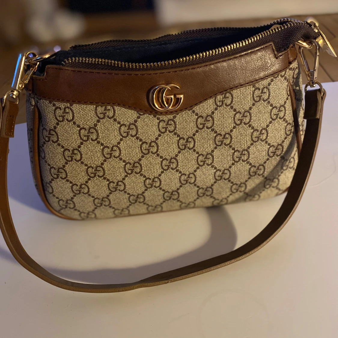 Beige och brun axelväska  - 90