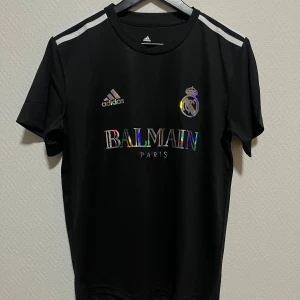 Fotbollströja  - Real Madrid balmain edition tröja, helt ny