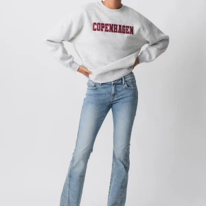 Twisted bootcut jeans  - Helt oanvända,