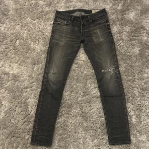 Diesel jeans - Säljer ett par diesel jeans i storlek 31, skön passform och är i bra skick. Skriv gärna om du undra över nåt!