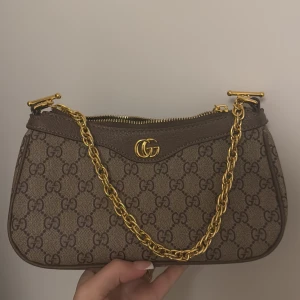 Väska  - KAN GÅ NER VID SNABB AFFÄR, Oanvänd jättefin ophidia