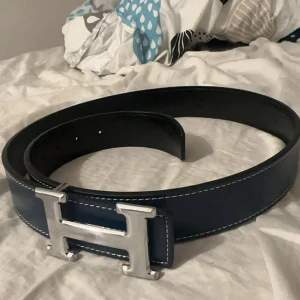Bälte - Säljer mitt feta hermess bälte då de inte används. Använd ungefär 3 gånger (nyskick). Pris går att diskutera!