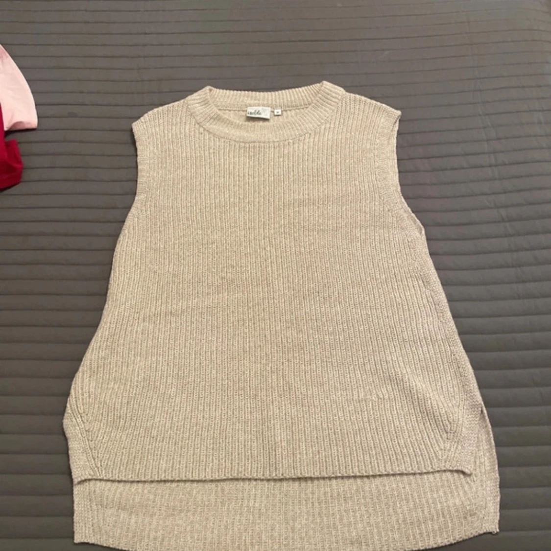 Beige stickad väst från Isolde - 90