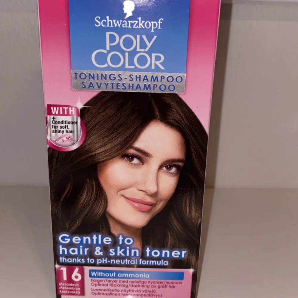  Helt ny Schwarzkopf Poly Color toningsshampoo är skonsamt för hår och hud tack vare sin pH-neutrala formula. Det innehåller balsam för mjukt och glänsande hår och är utan ammoniak. Perfekt för att fräscha upp hårfärgen.. Skönhet.