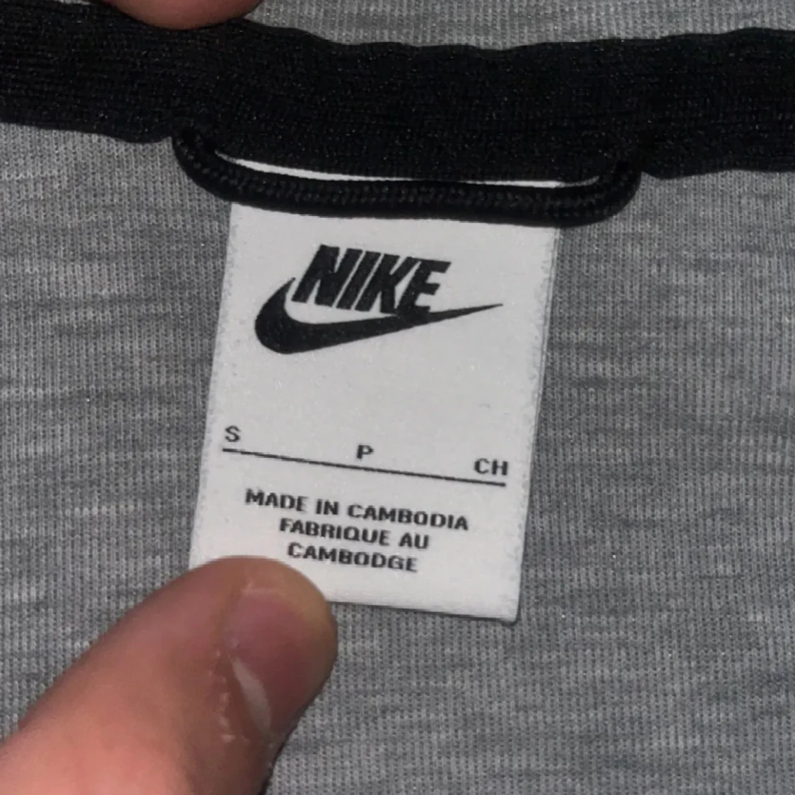 Grå hoodie från Nike - 91