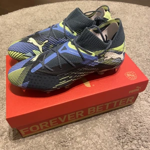 Puma Future 7 Ultimate FG - Tja! Säljer mina helt oanvända Puma Future 7 Ultimate FG, då den ej kommer till användning! Pris ej hugget i sten vid snabb affär! Tveka inte på att skriva om du har några frågor eller funderingar😊