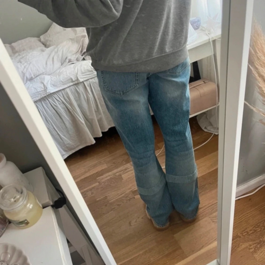 Blå jeans med unik design - 90