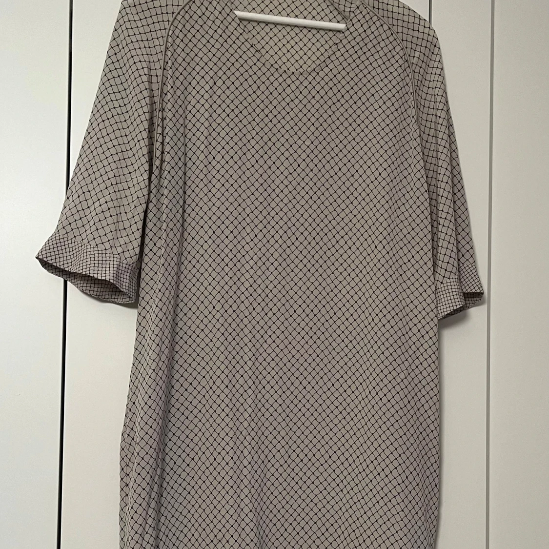 Custommade Beige klänning med rutigt mönster