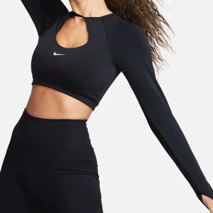 !!söker!! Svart croppad träningstopp från Nike - Söker denna svarta långärmade funktionströjan från Nike!! Hör av er storlek S men xs kan också funka 