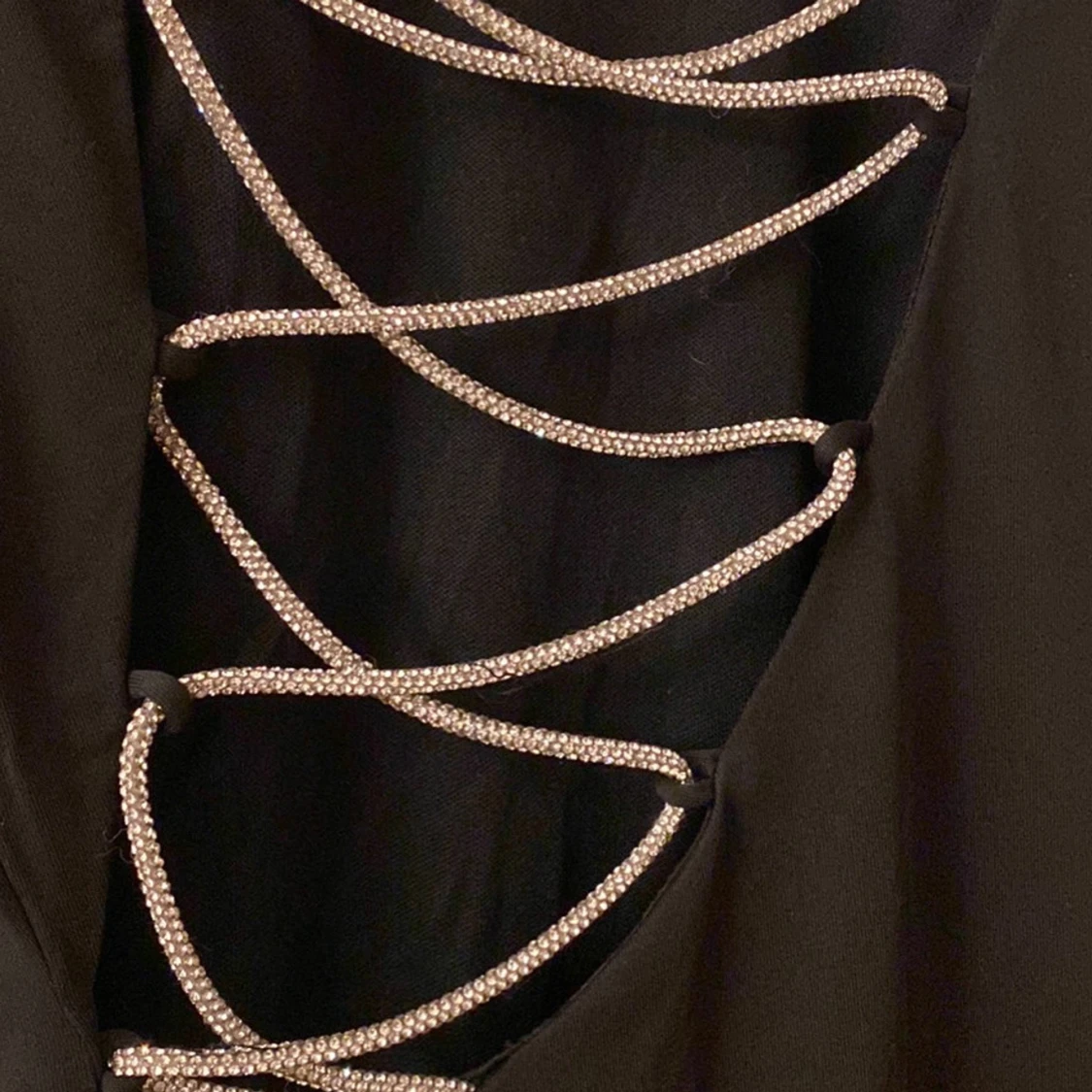 Svart klänning med snörning - 91