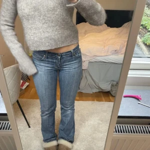 Rock & Republic jeans - Lågmidjade jeans från rock & republic, därav priset. Kom dm för mer bilder. Midjemått är 28 och jag är 164^