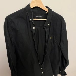 Lyle and scott skjorta - Skjorta från lyle and scott. Hör av dig vid frågor eller fler. Pris kan diskuteras.