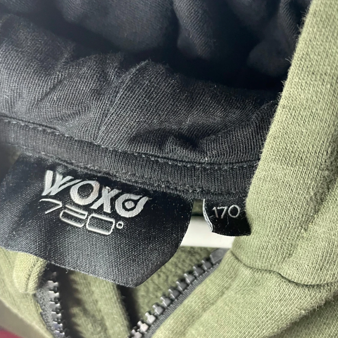 Grön huvtröja från Woxo - 2