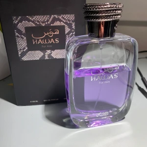 Rasasi Hawas 60 ml - Säljer denna goda parfym från Rasasi ”Hawas” | Cirka 60 ml kvar (kolla bild 3 - 6/9 cm kvar ) | Länk till doft beskrivning: https://www.fragrantica.com/perfume/Rasasi/Hawas-for-Him-46890.html | Nypris: 700kr 100ml | Mitt pris: 350 kr 60 ml ✅ | Tveka inte att höra av er vid frågor! ❗️Kan sänka pris vid snabb affär ❗️Mvh Finn’s Resell